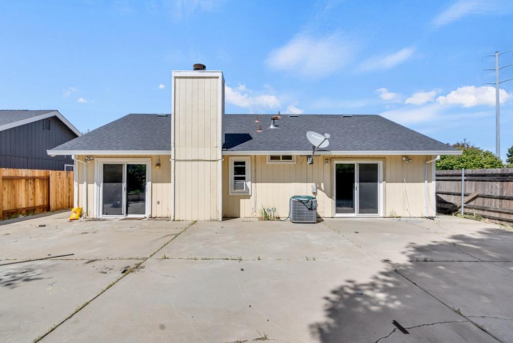 5214 Laguna Park Drive