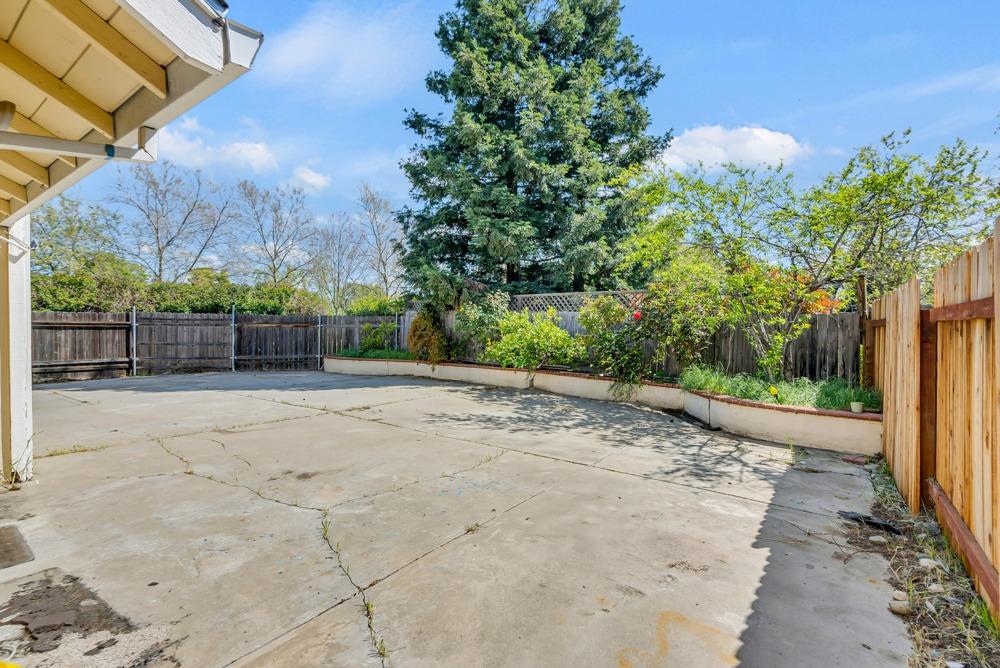 5214 Laguna Park Drive