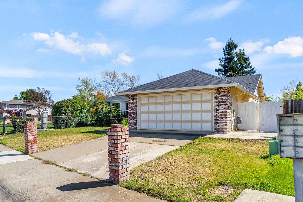 5214 Laguna Park Drive