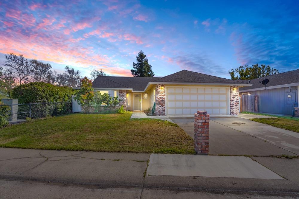 5214 Laguna Park Drive