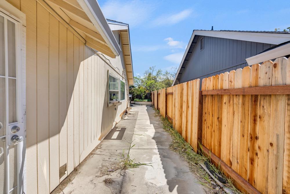 5214 Laguna Park Drive