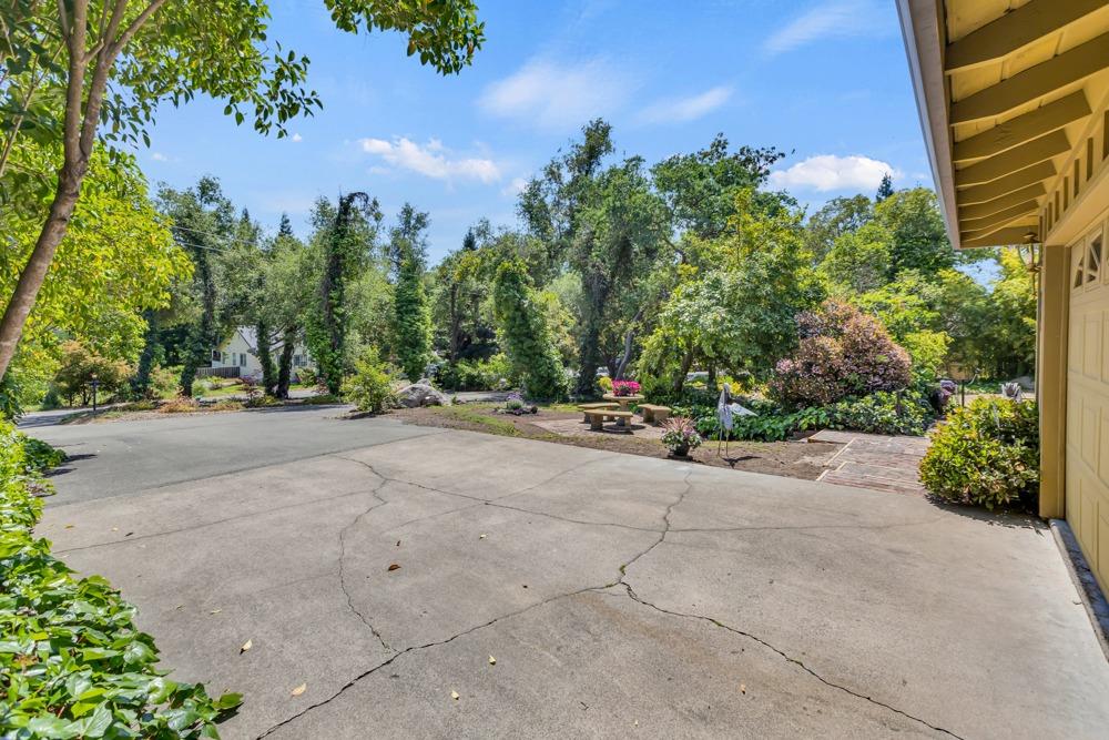 8040 Creekside Lane