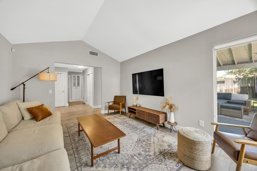 6541 Bitterbush Way
