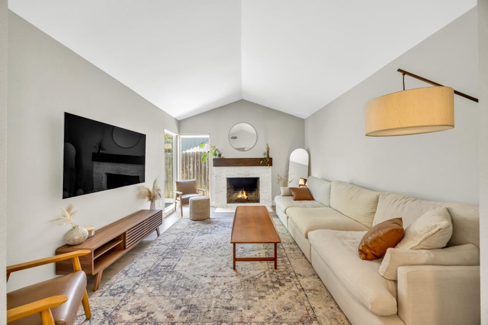 6541 Bitterbush Way