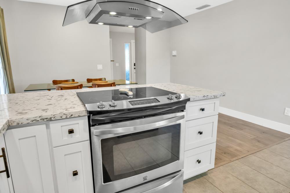 6541 Bitterbush Way