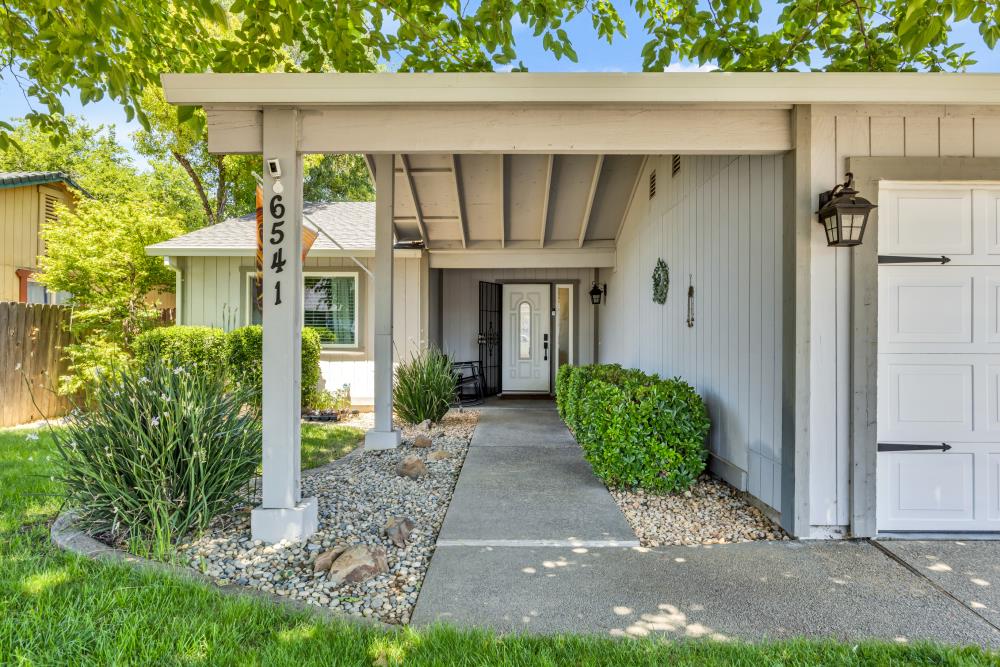 6541 Bitterbush Way
