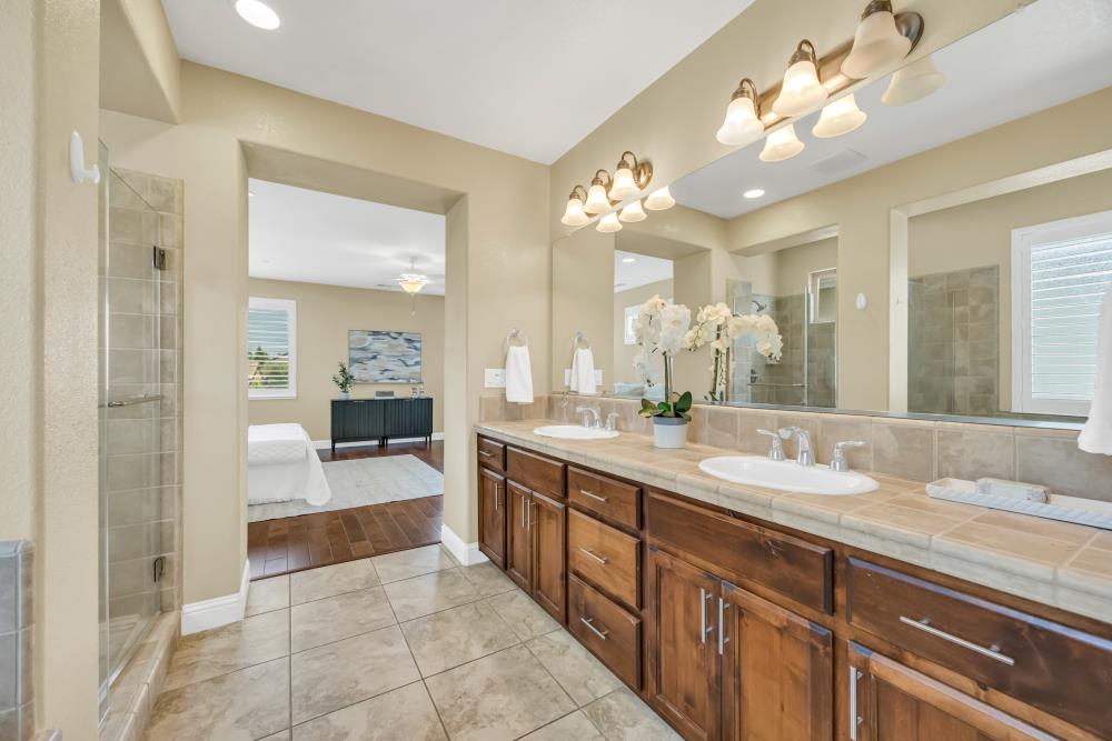 1005 Georgetown Way