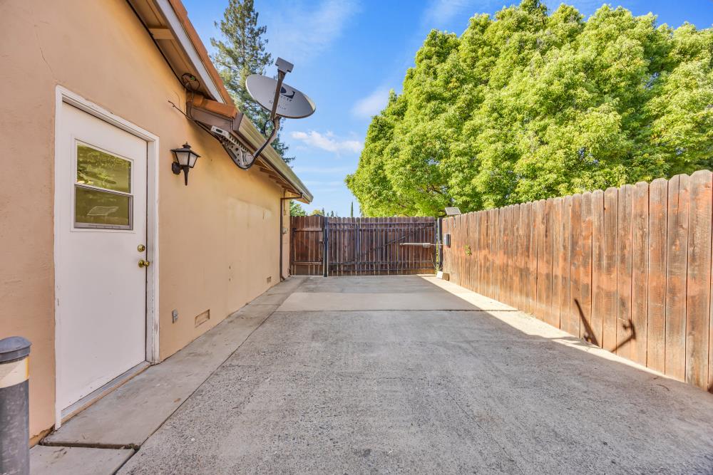 7045 Woodmore Oaks Drive