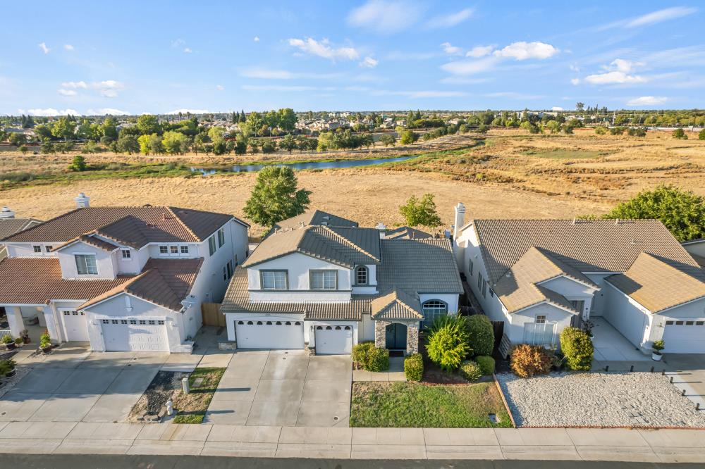 8225 Wooded Brook Drive