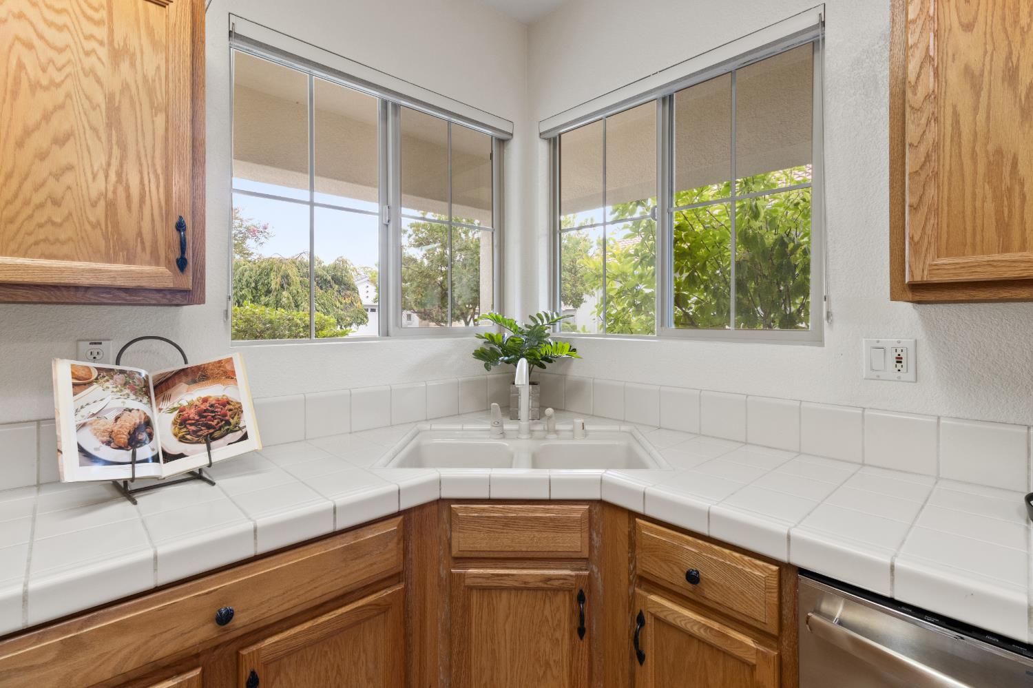 1605 Delta Wind Lane