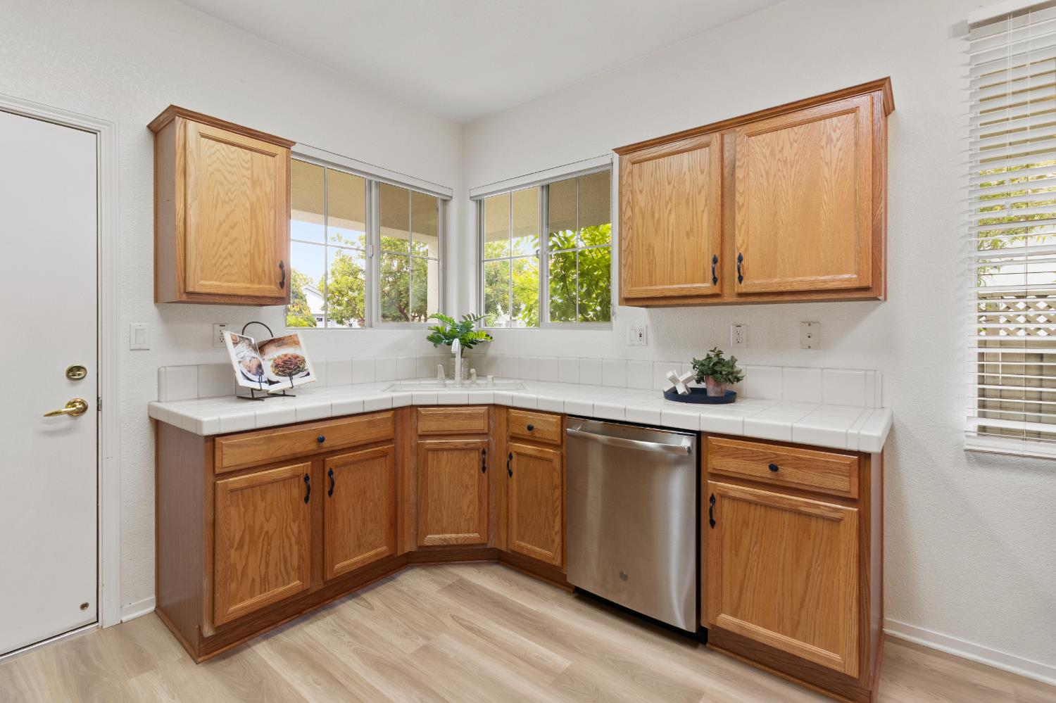 1605 Delta Wind Lane