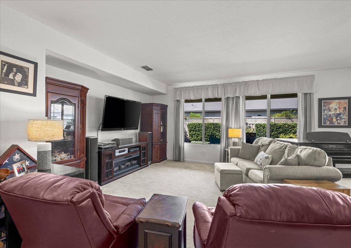 1728 Leander Lane