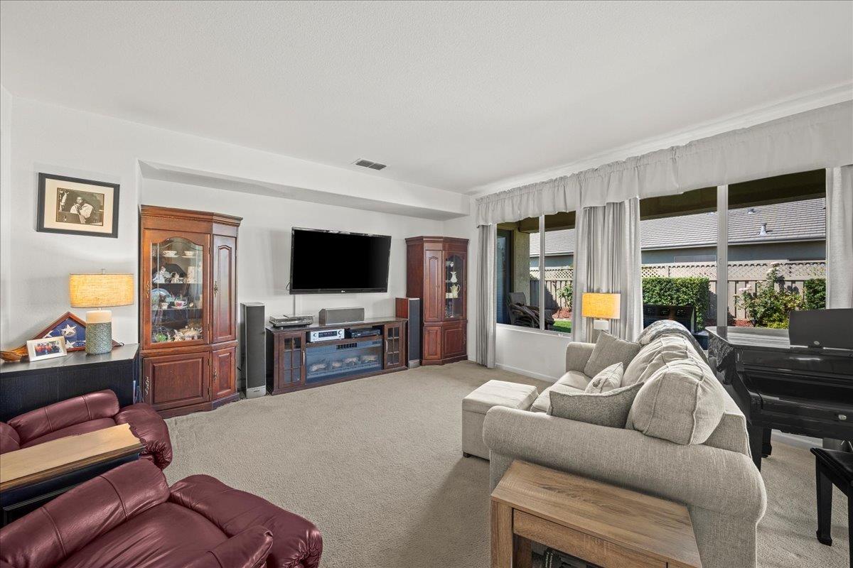 1728 Leander Lane