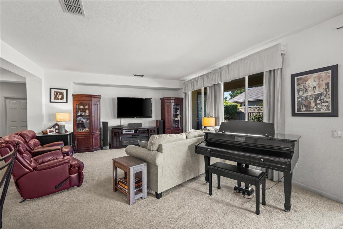 1728 Leander Lane