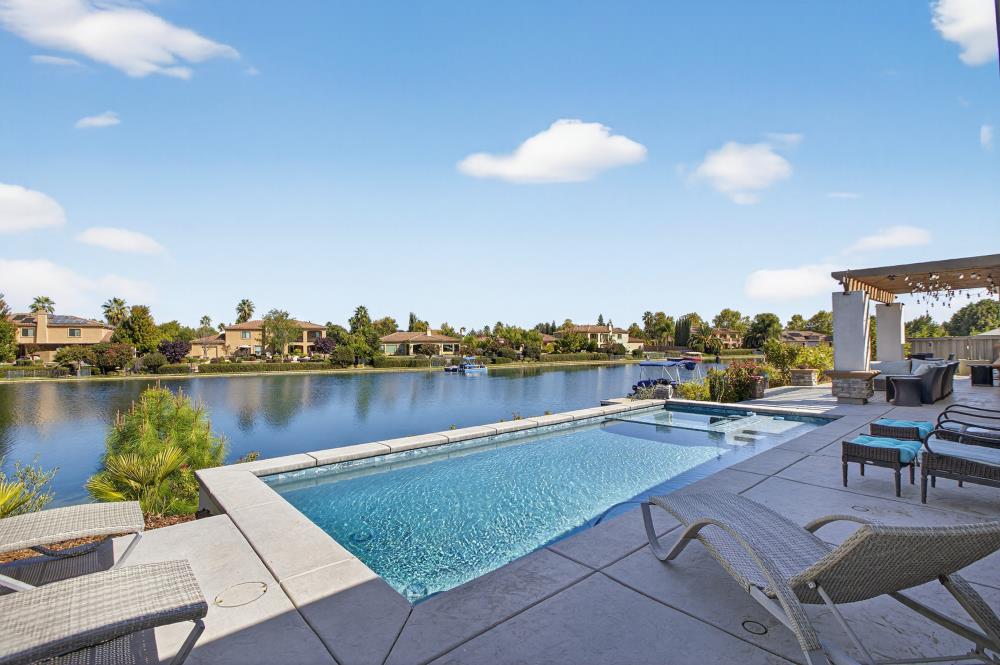 8712 Wentworth Court