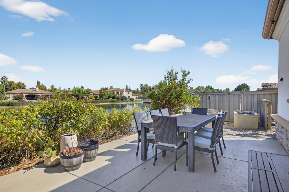 8712 Wentworth Court