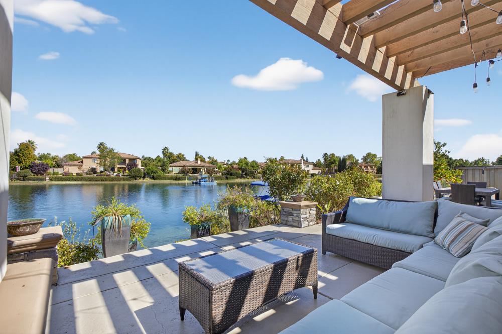 8712 Wentworth Court