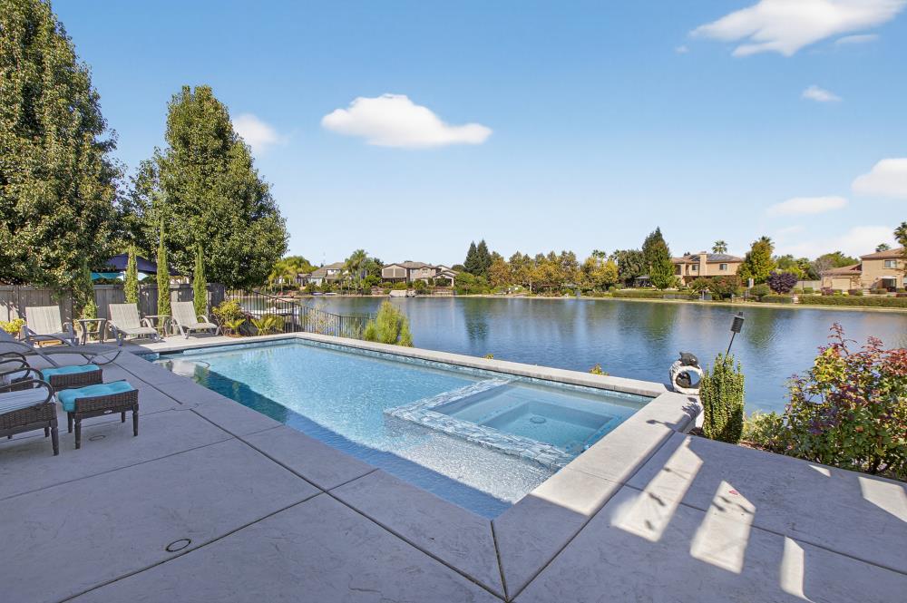 8712 Wentworth Court
