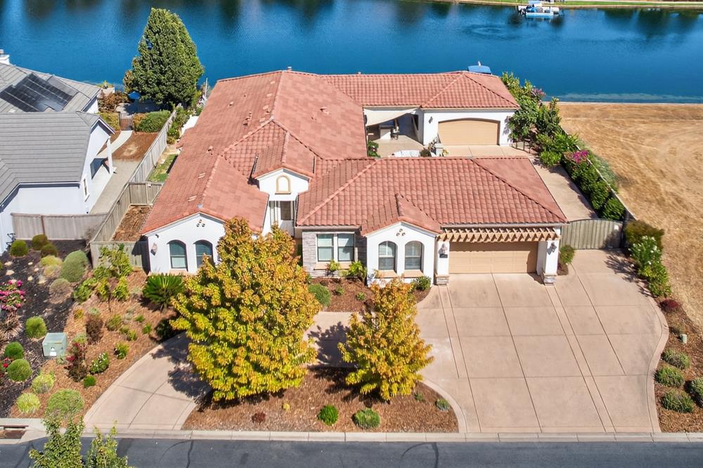 8712 Wentworth Court