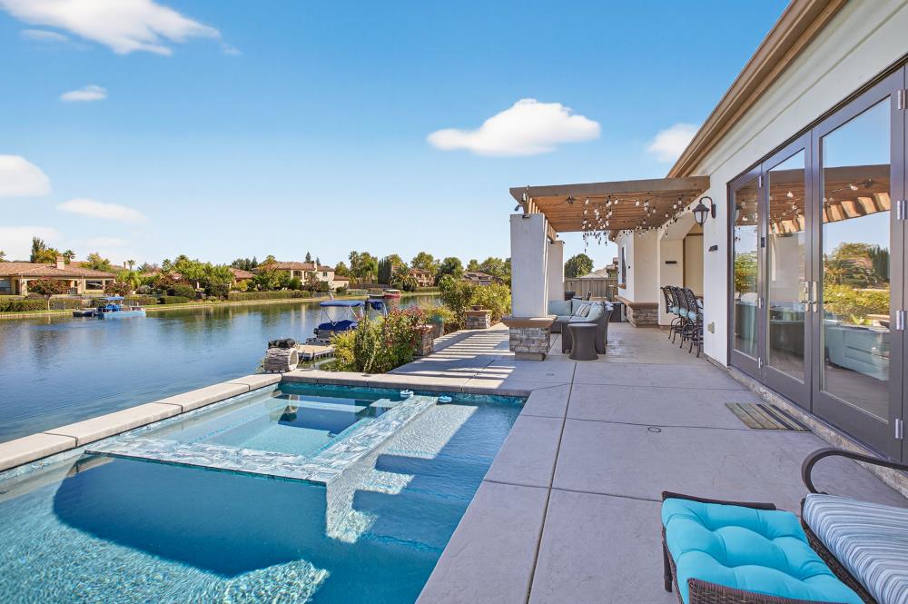 8712 Wentworth Court