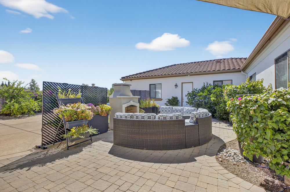 8712 Wentworth Court
