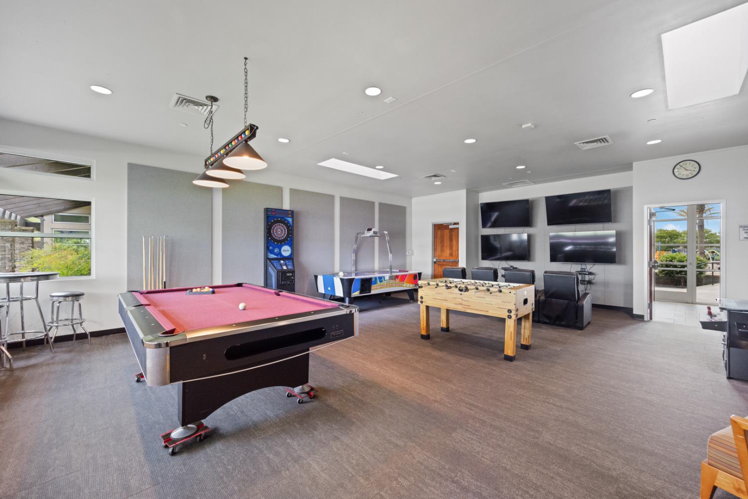 668 WHITFIELD Lane