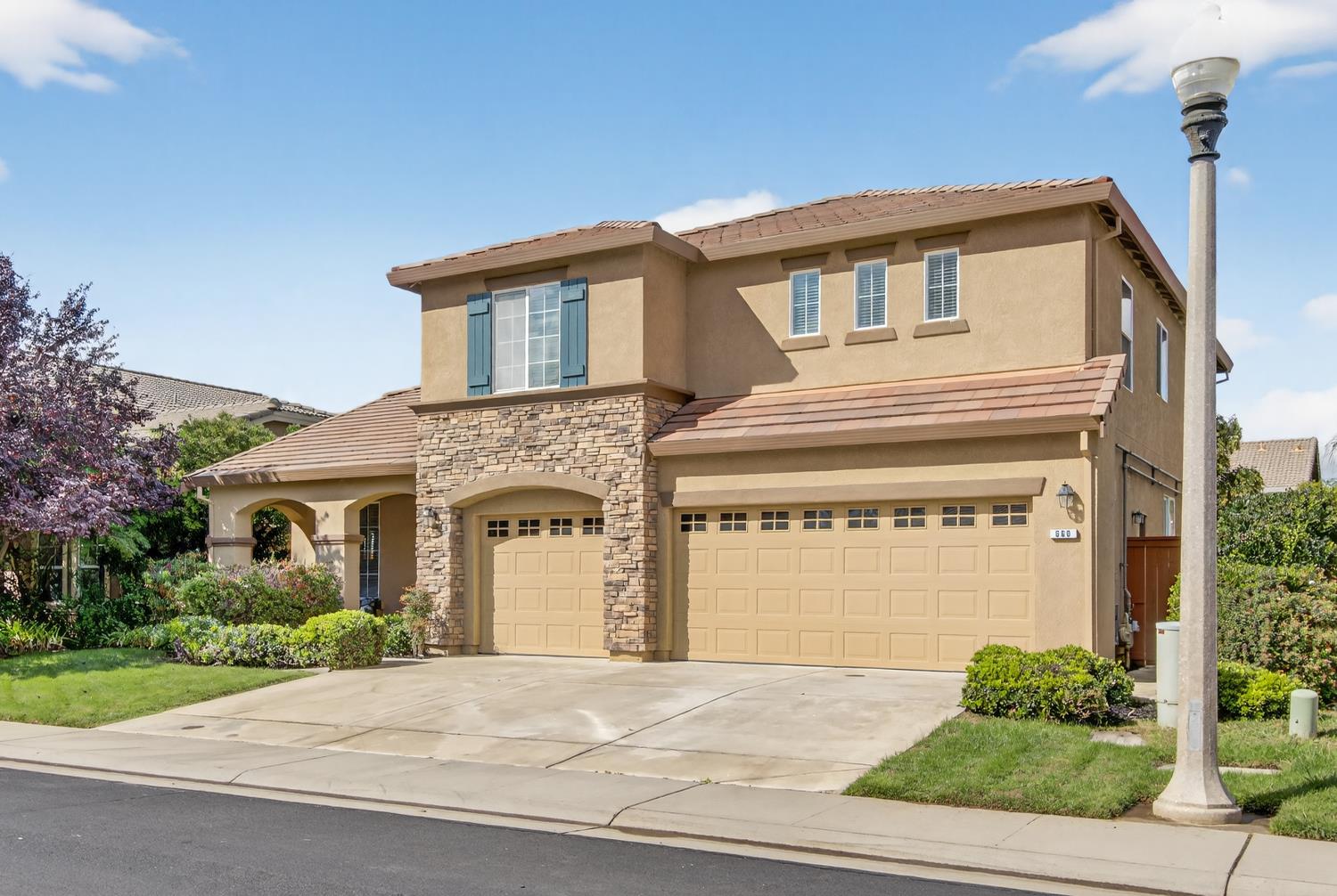 668 WHITFIELD Lane