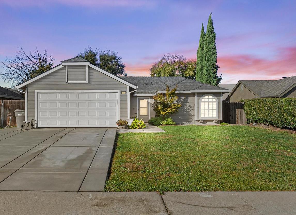 2814 Leslie Lane