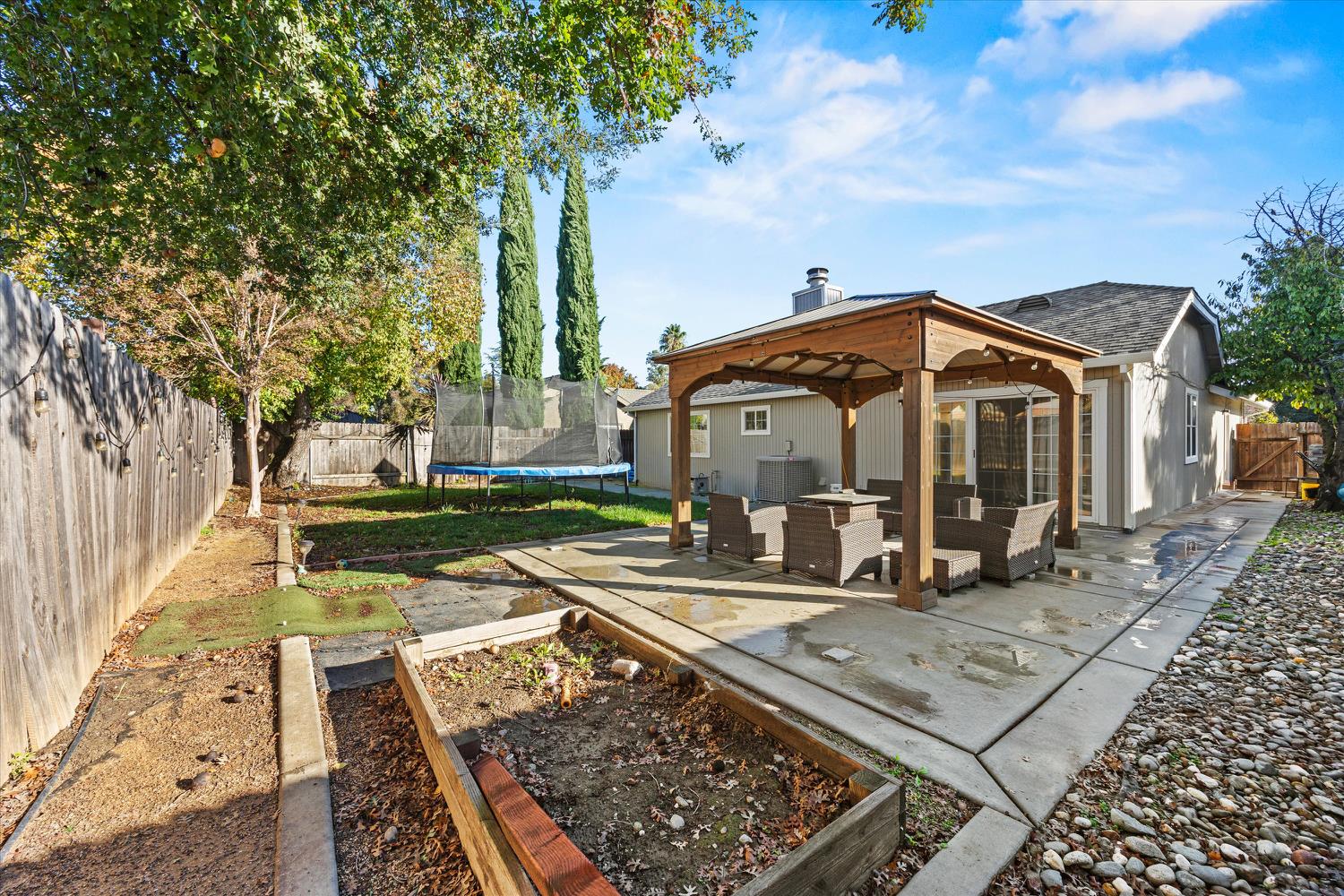 2814 Leslie Lane
