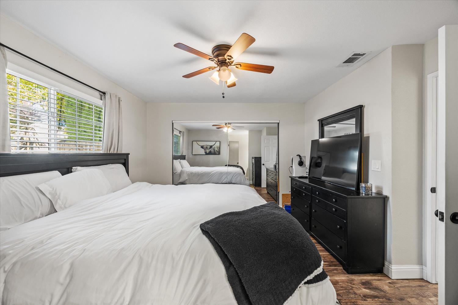 2814 Leslie Lane
