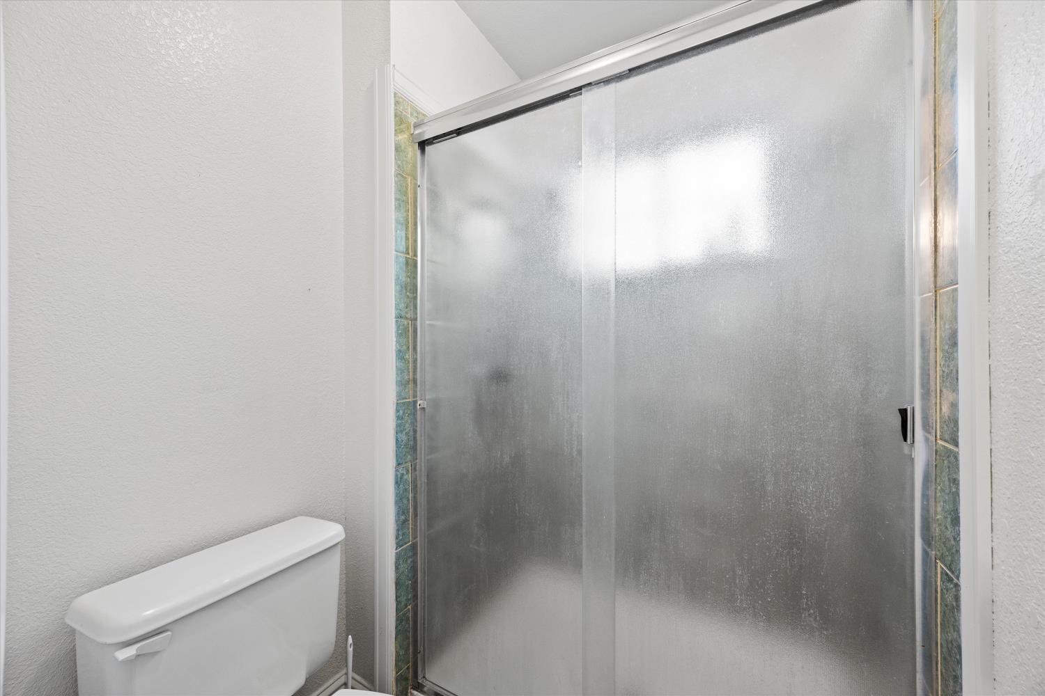 2814 Leslie Lane