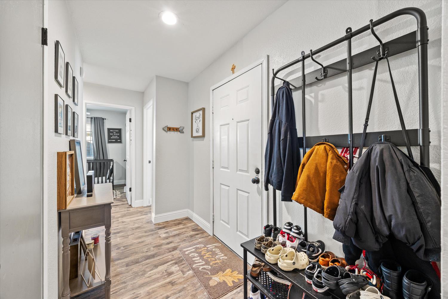 2814 Leslie Lane