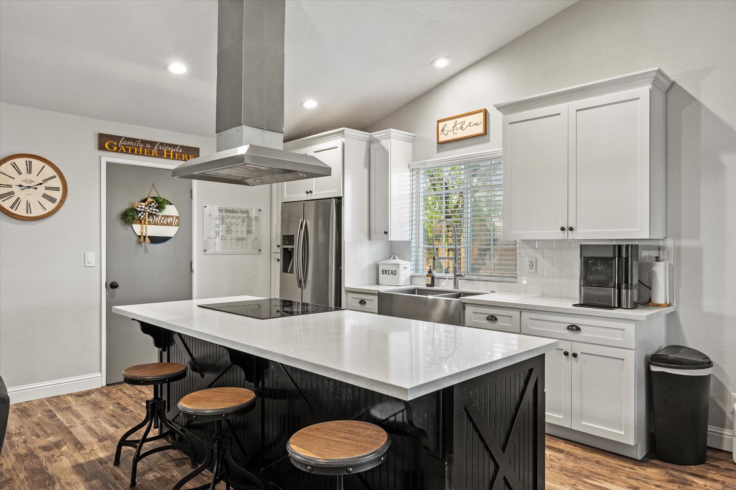 2814 Leslie Lane
