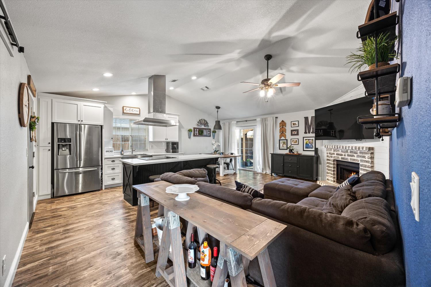 2814 Leslie Lane