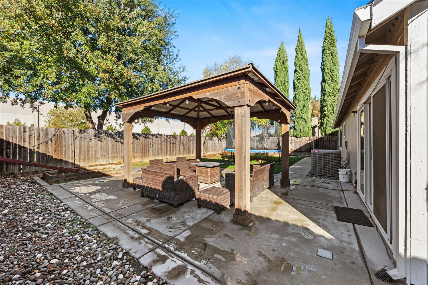 2814 Leslie Lane