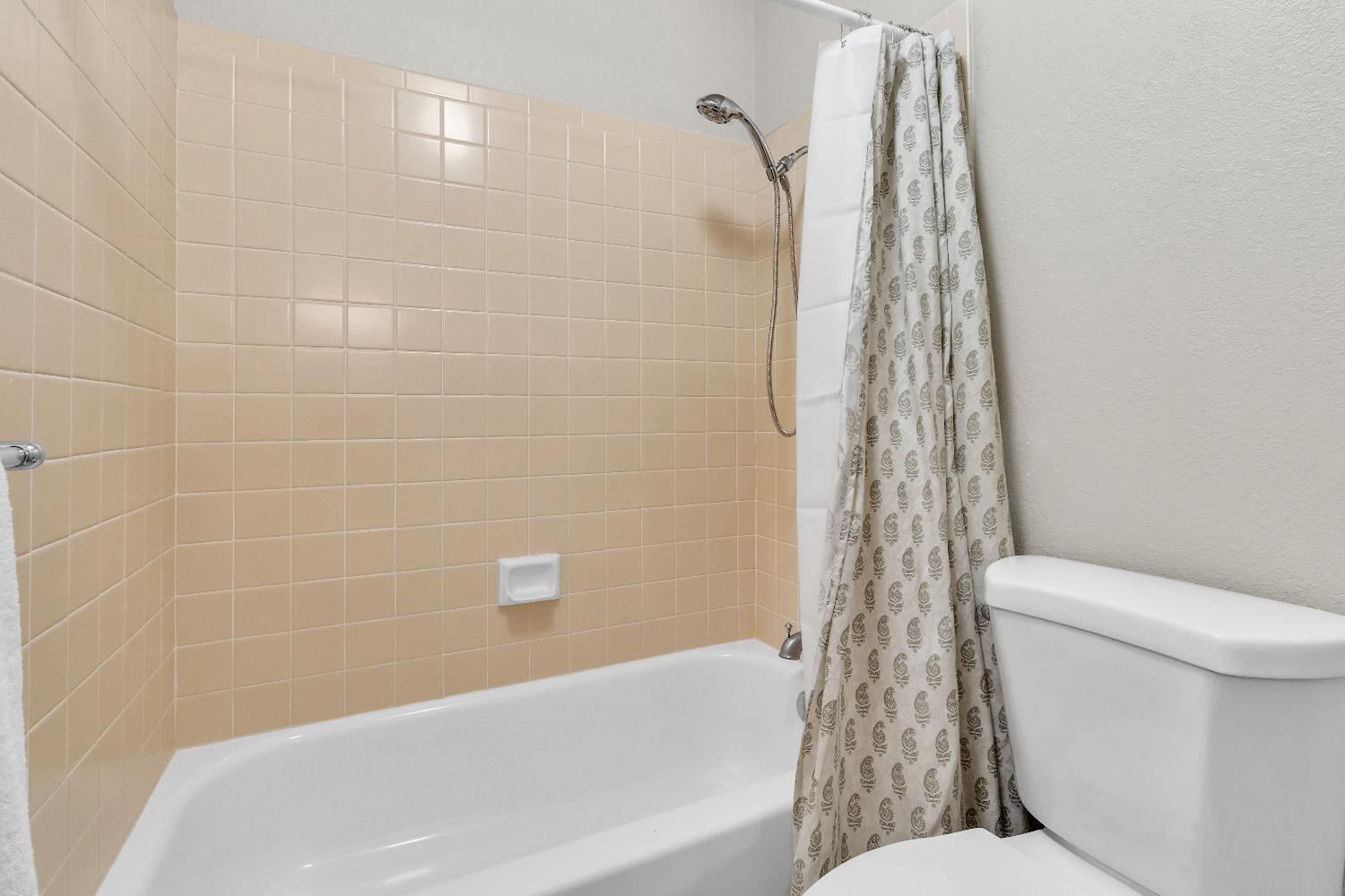 231 Live Oak Circle 2