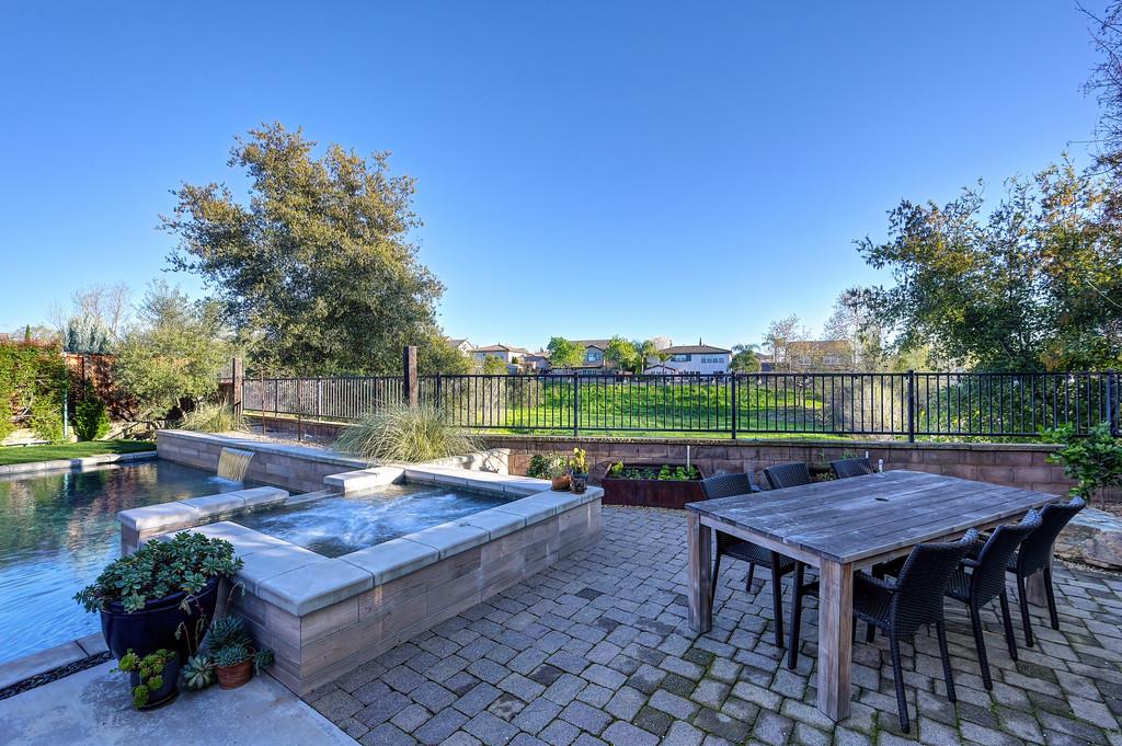 2196 Red Setter Road