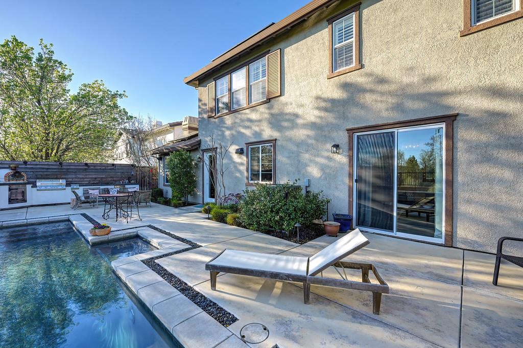 2196 Red Setter Road