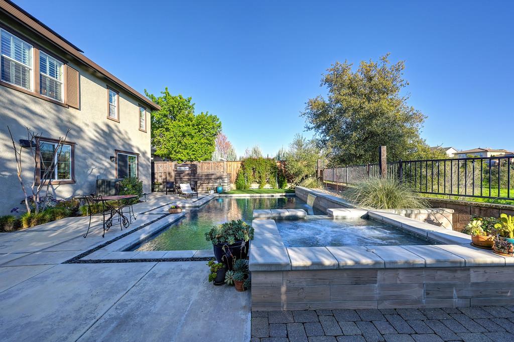 2196 Red Setter Road
