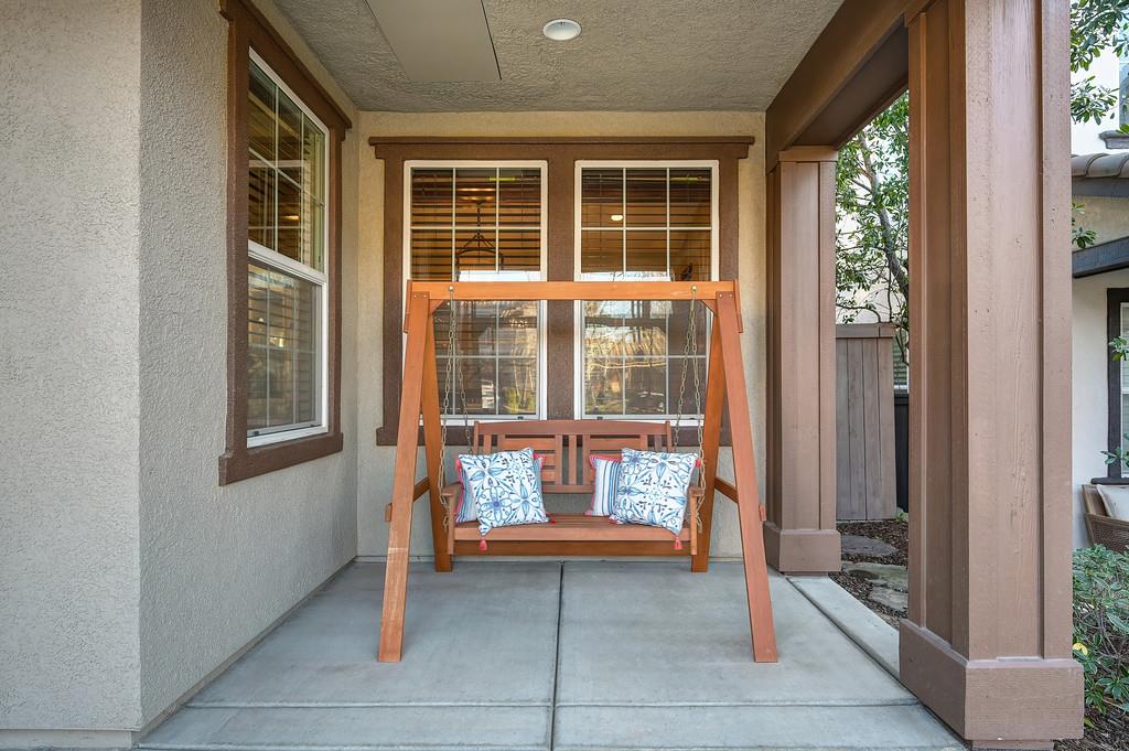 2196 Red Setter Road