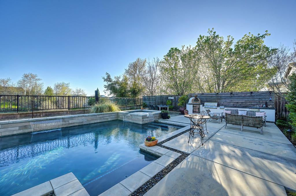 2196 Red Setter Road