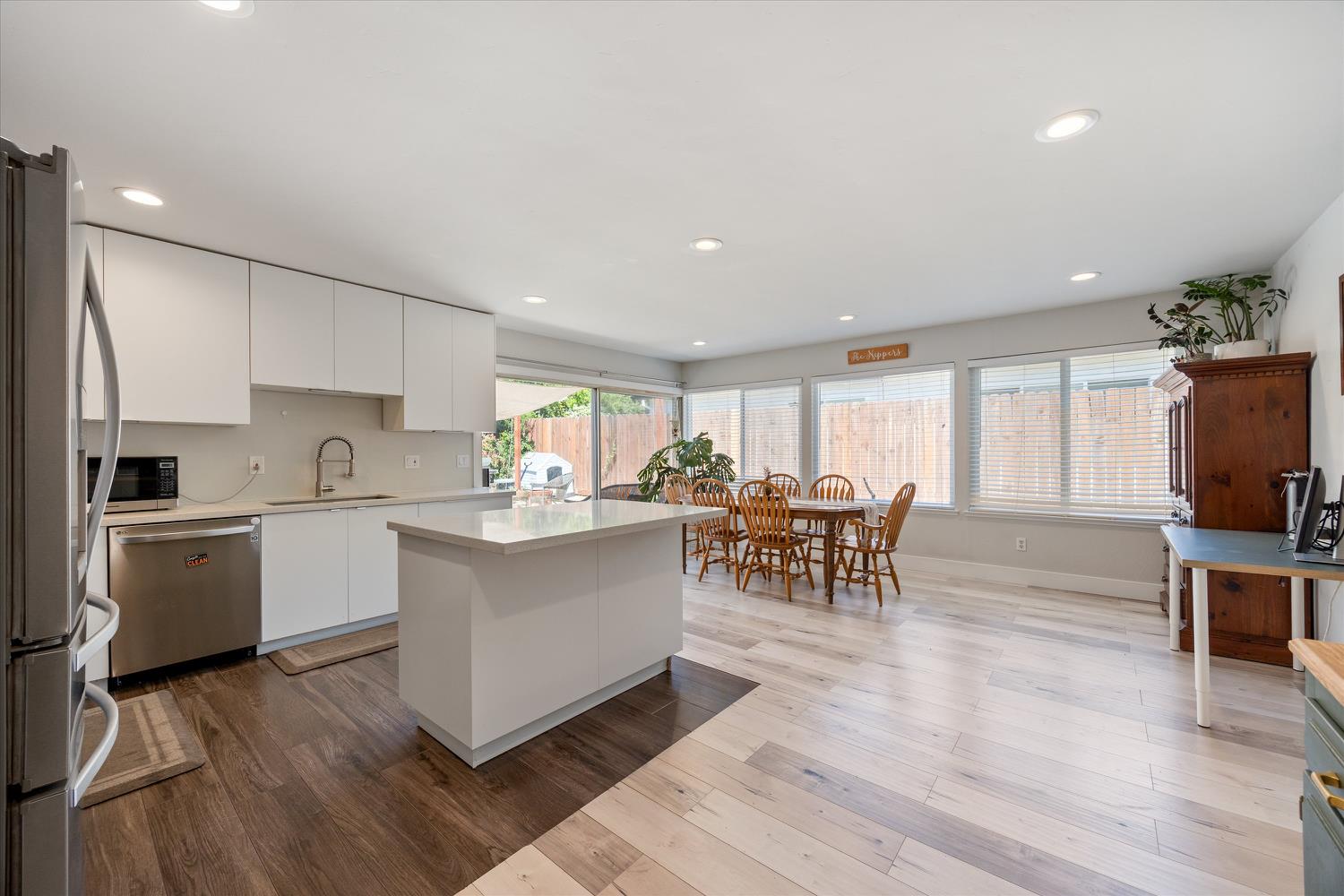7156 Woodmore Oaks Drive