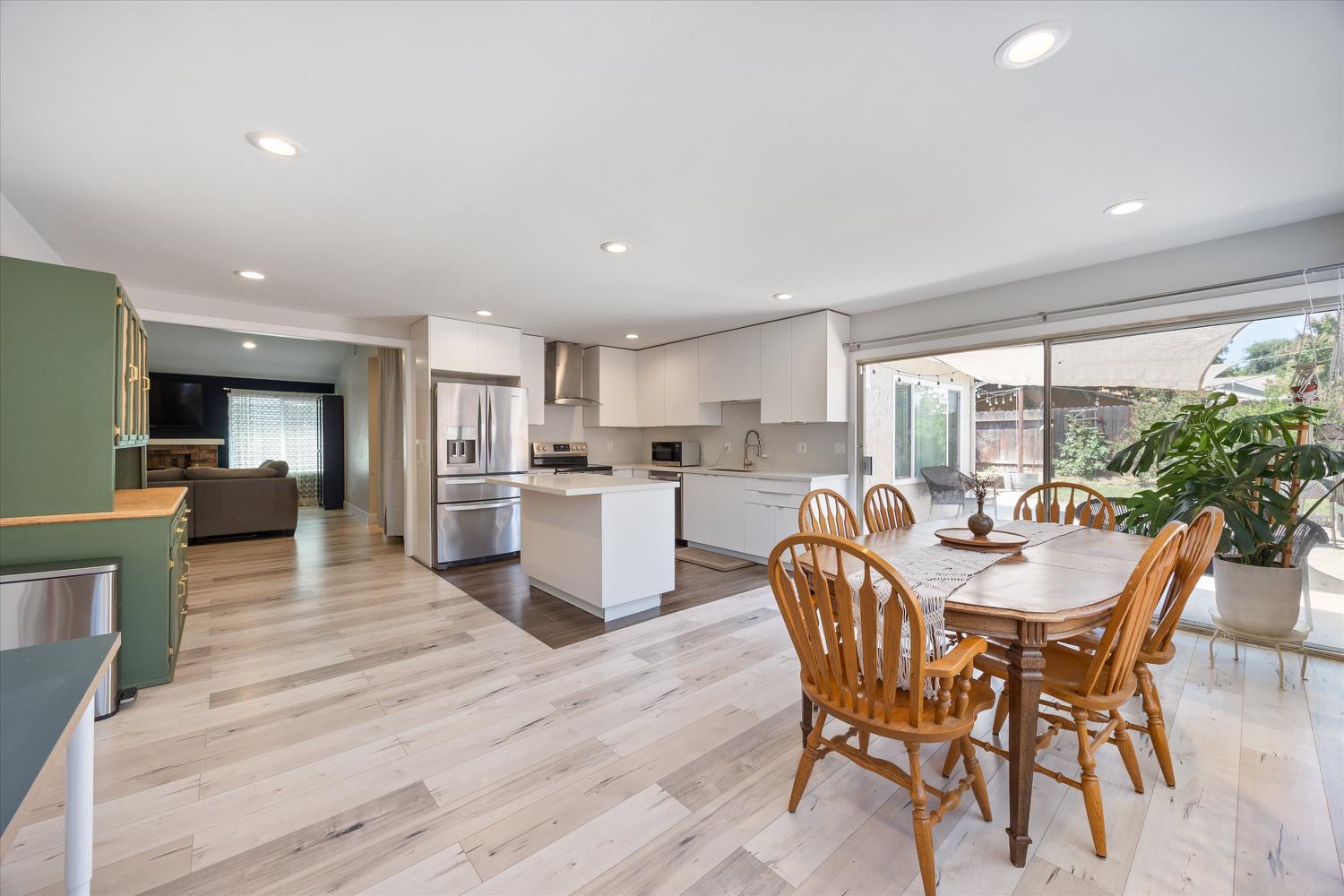 7156 Woodmore Oaks Drive