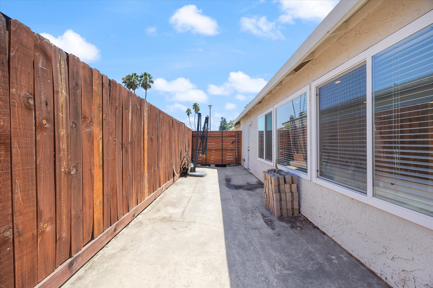 7156 Woodmore Oaks Drive