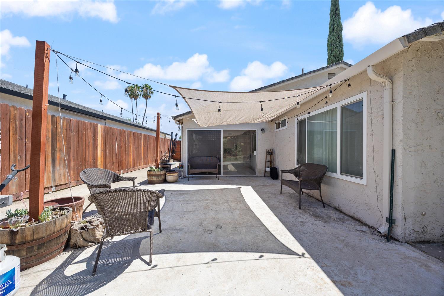 7156 Woodmore Oaks Drive