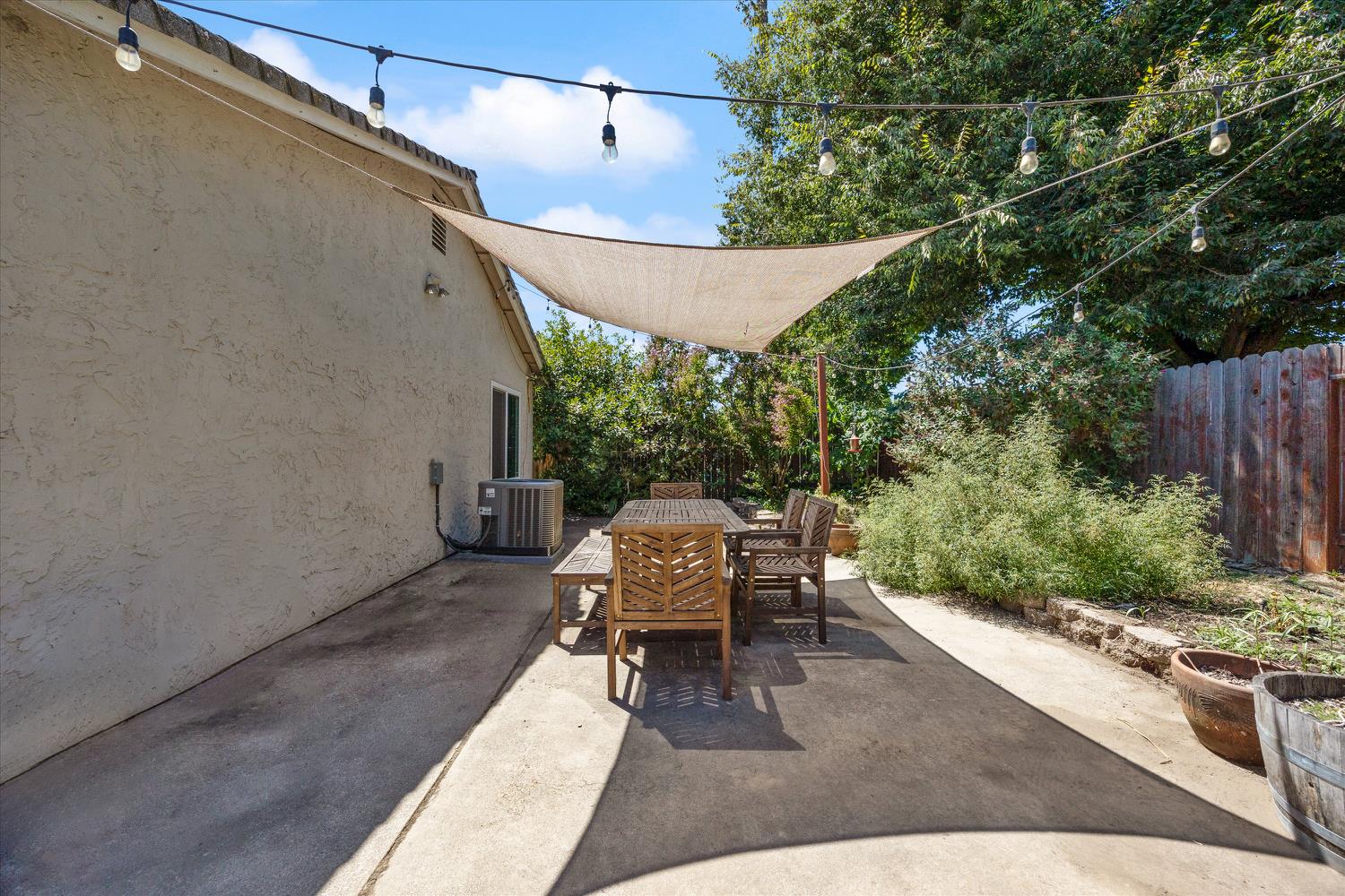 7156 Woodmore Oaks Drive