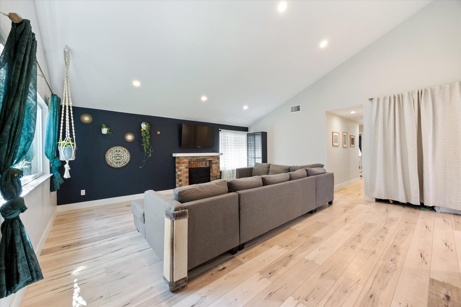 7156 Woodmore Oaks Drive