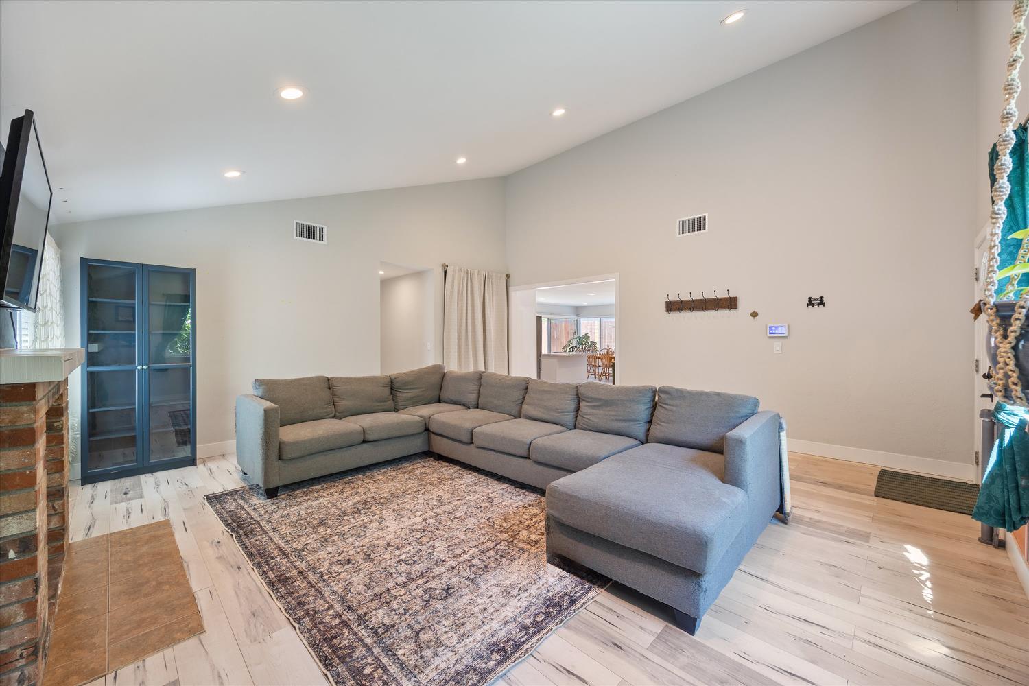 7156 Woodmore Oaks Drive