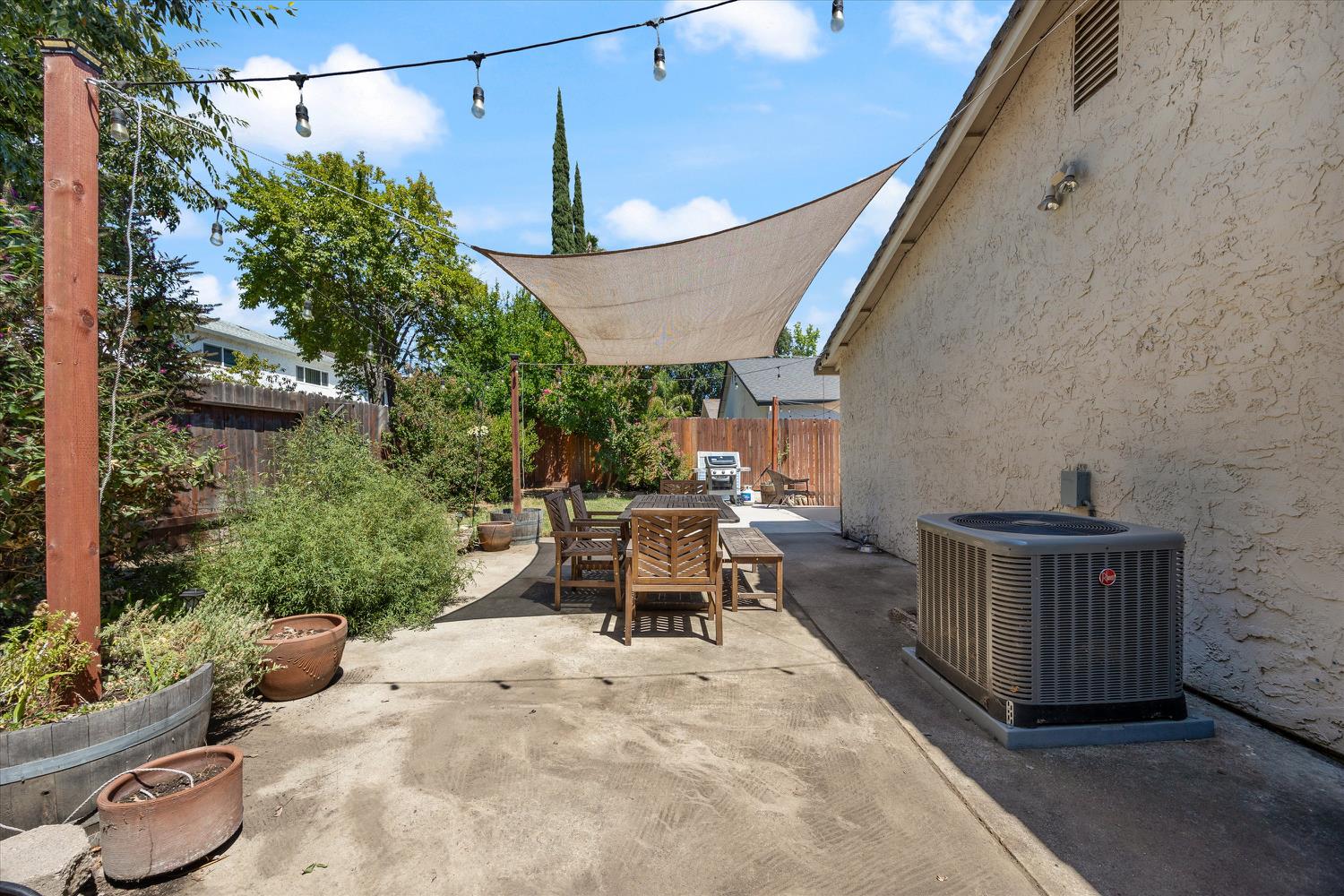 7156 Woodmore Oaks Drive