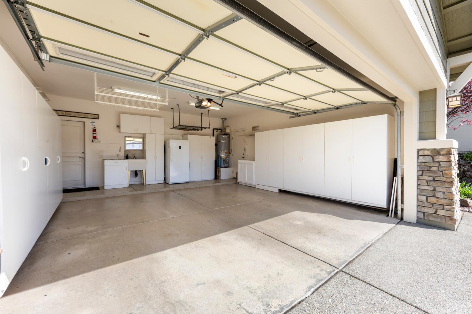 2582 Kingfisher Lane